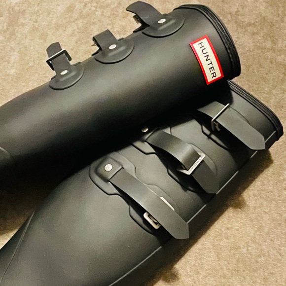 New women’s Hunter tall black rain boots w/ socks - Picture 9 of 15